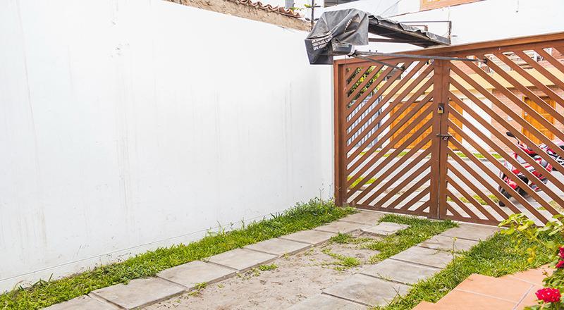 VENTA DE CASA EN LAS ACACIAS - URB. SANTA VICTORIA